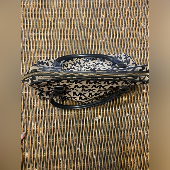 FIRE SALE 🔥🔥 Michael Kors MK Satchel Bowling Bag Tote Medium/Large Size - Picture 13 of 15